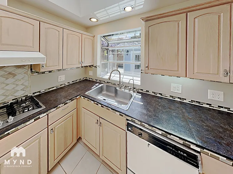 10924 Barranca Dr — Photo 11