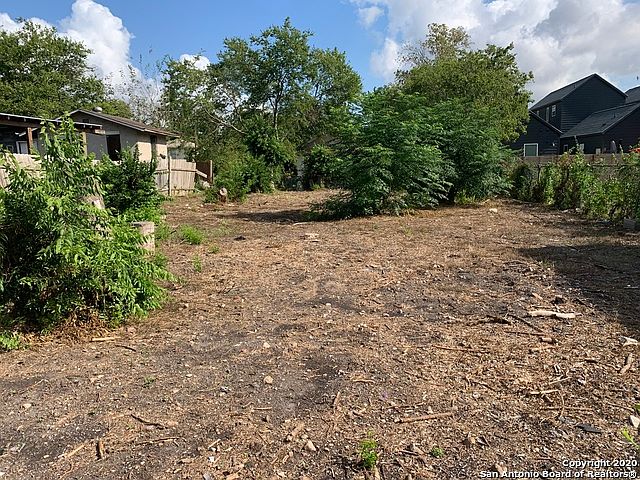 1st image of 829 Potomac
