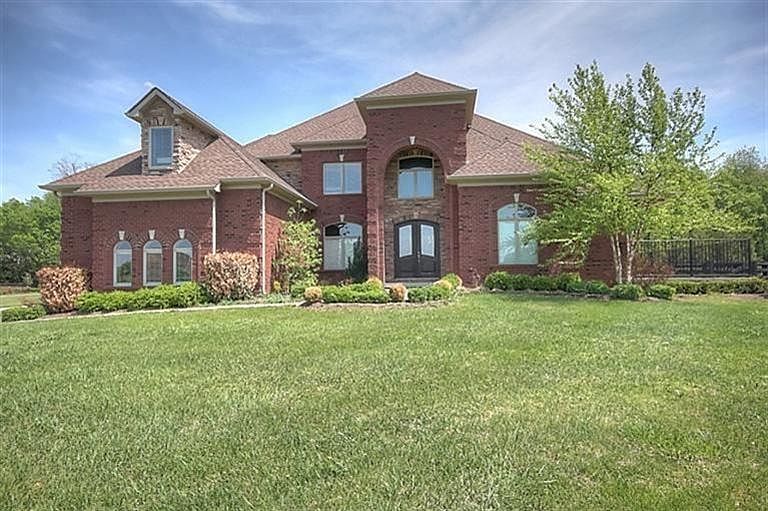 1st image of 701 Chinkapin Dr