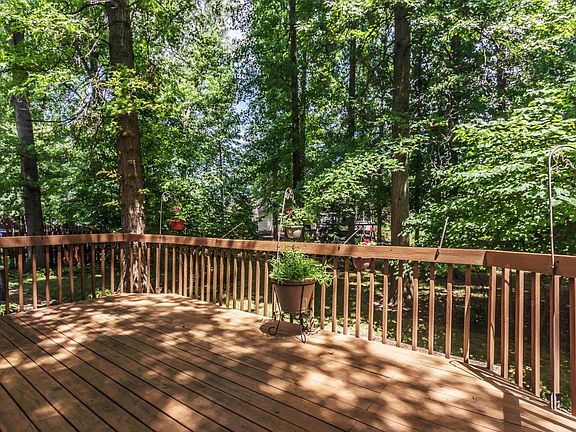 4th image of 598 Olde Mill Dr
