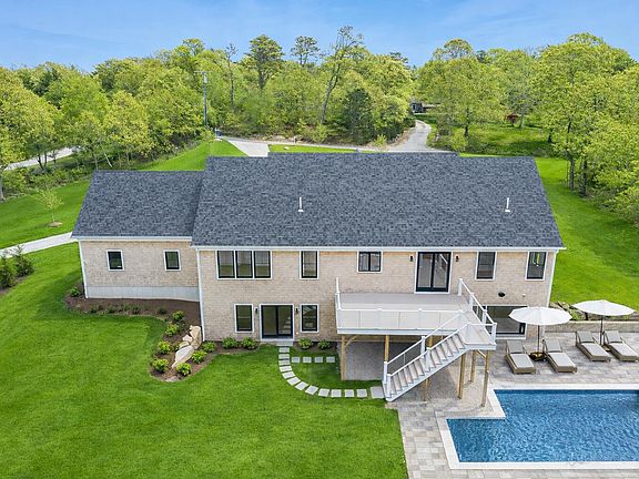 3rd image of 92 Whiffletree Avenue