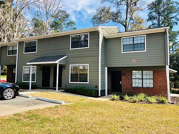 Townhome Exterior Building