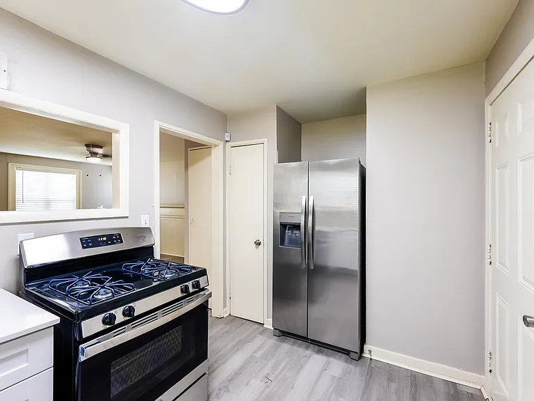 700 Robison Dr — Photo 8