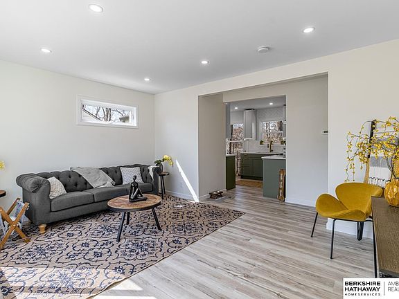5th image of 914 McLaughlin Cir