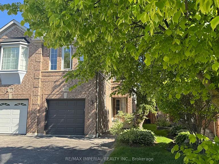 453 Heddle Cres — Photo 1