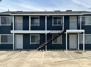 375 Buckeye Ter #B4, Redding, CA 96003