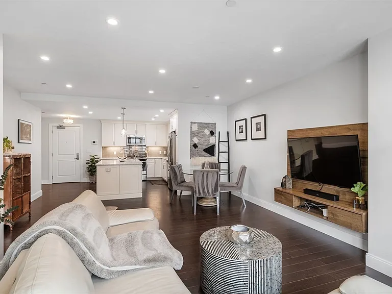 201 Elliott St #409 — Photo 10
