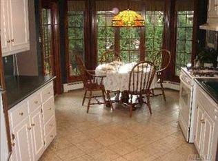 100 Norman Ln, Levittown, NY 11756