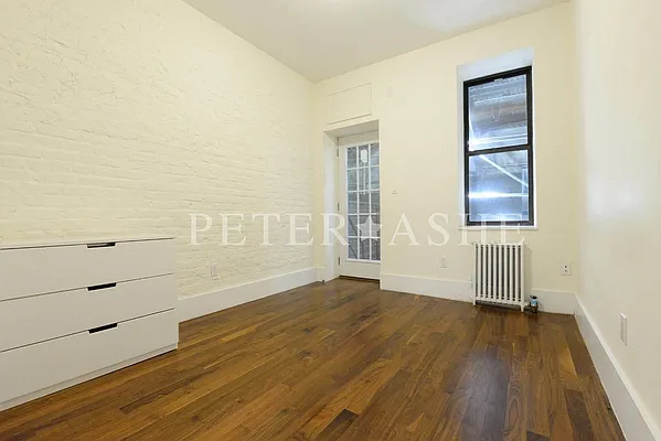 Rented by Peter Ashe | media 8