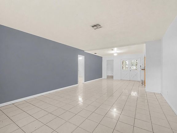 3rd image of 117 SW 4th Ave
