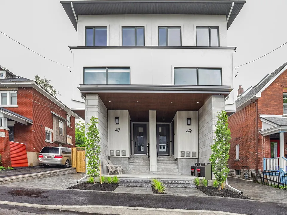 49 Grosvenor Ave #1
