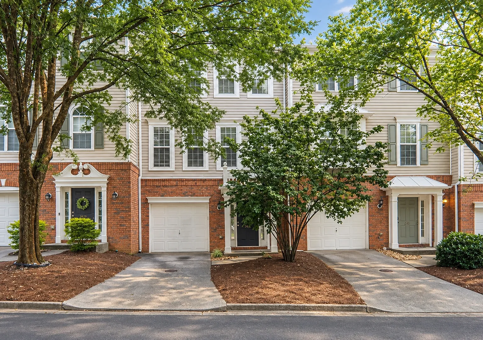 Spectacular Lake View Townhome in Alpharetta 3 Bedrooms + Office | Available Now — Photo 2
