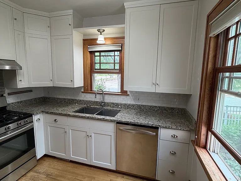516 Washington St S — Photo 19