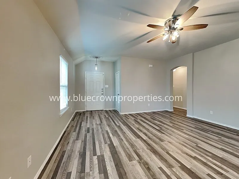 4 bed, 2.0 bath, 1804 sqft, $1,950 — Photo 3