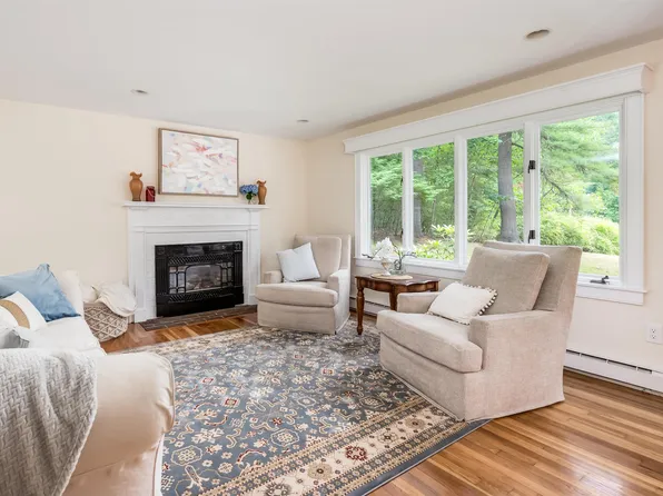 8 Woodridge Road, Durham, NH 03824