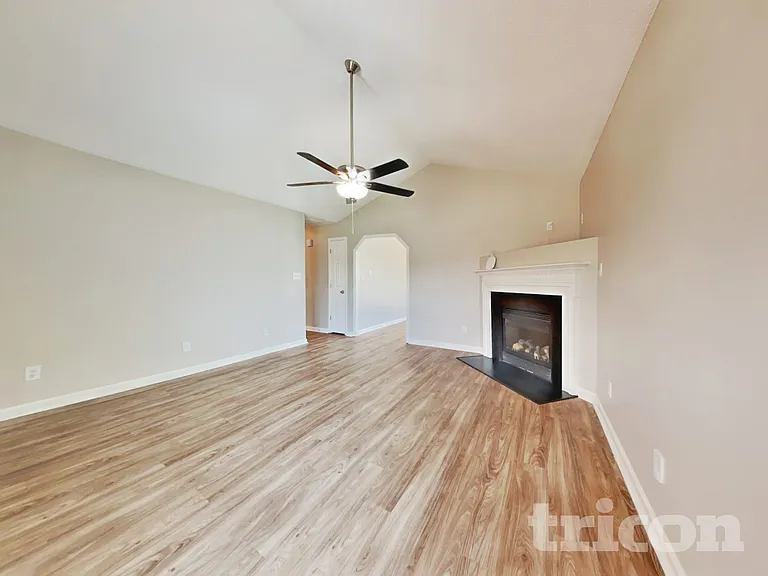 5169 Parkerwood Dr — Photo 2