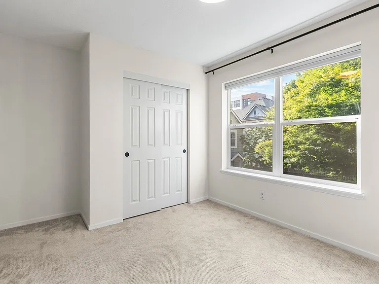 7 NE Morris St — Photo 14