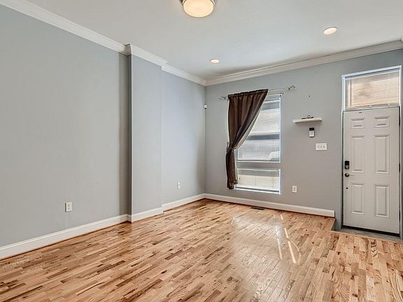 5th image of 2426 Ashland Ave