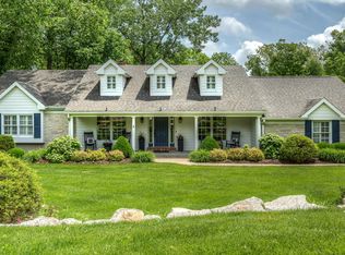 2554 Oak Springs Ln, Saint Louis, MO 63131