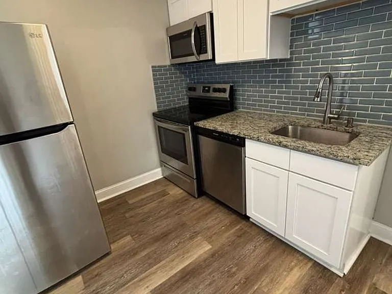 460 Main St — Photo 15