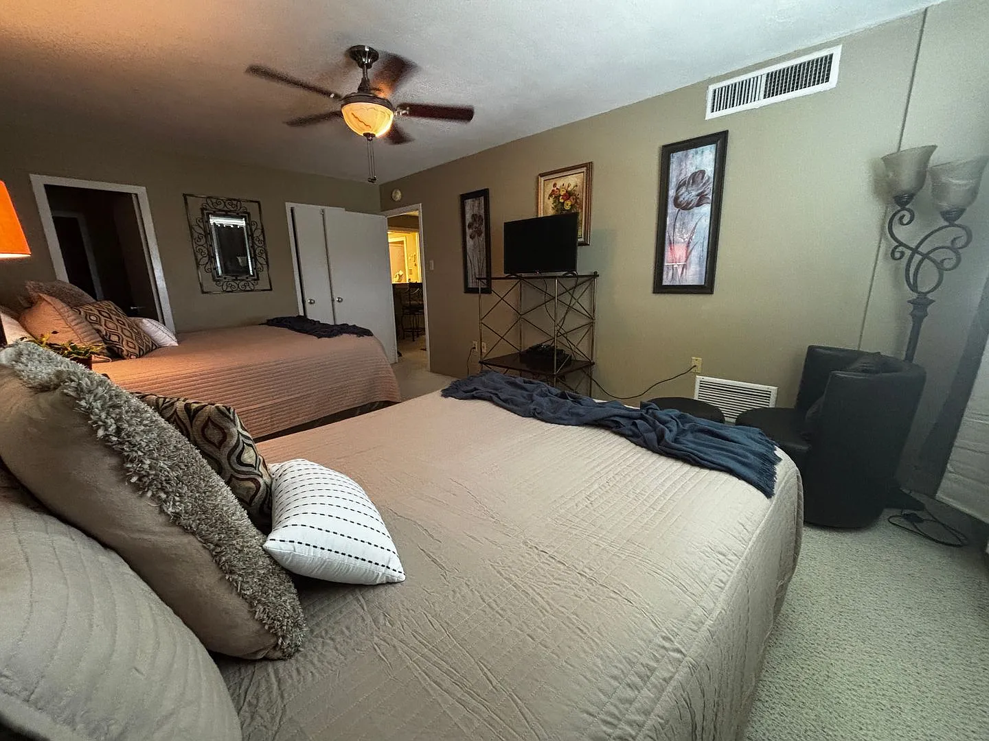 Beacon Manor — Photo 3