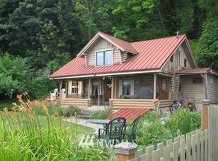 8031 Possession Beach Walk, Clinton, WA 98236