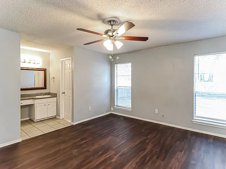 2821 Lana Cir — Photo 10