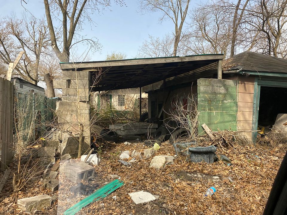 2nd image of 353 Tompkins St