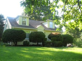 52 Norwich Rd, Quaker Hill, CT 06375