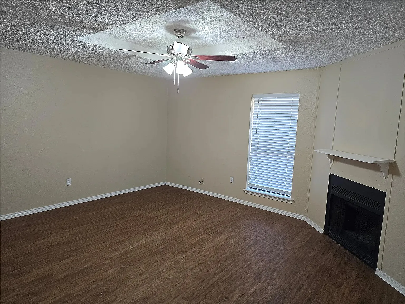 2 bed, 1.5 bath, 1092 sqft, $1,800 — Photo 4
