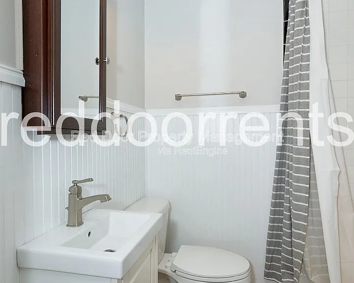4704 N College Ave — Photo 8