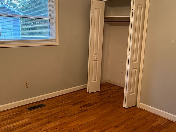 5th image of 236 Jenkins Ave