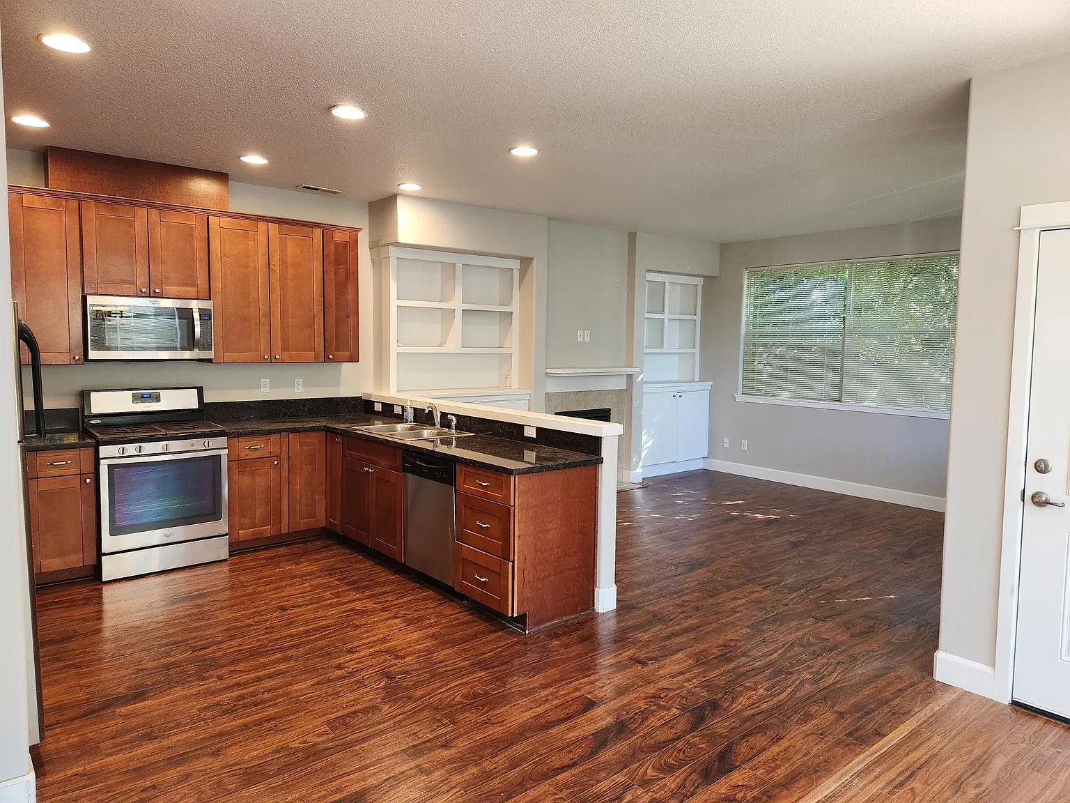 3 bed, 2.5 bath, 1566 sqft, $2,795 — Photo 3