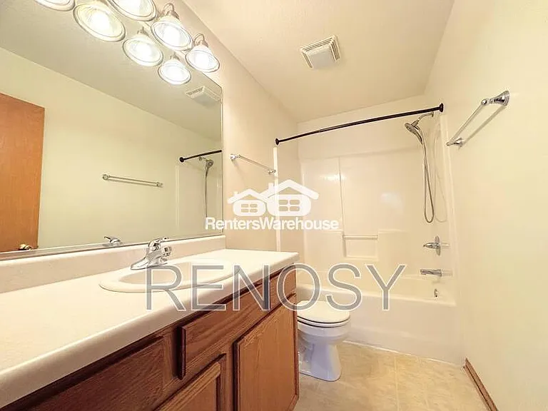 330 NE Cardinal Ln — Photo 28