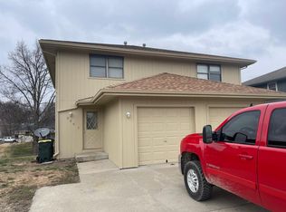 236 Holiday Ter, Lansing, KS 66043