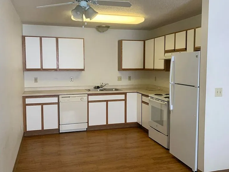 Dakota E & W Apartments — Photo 30