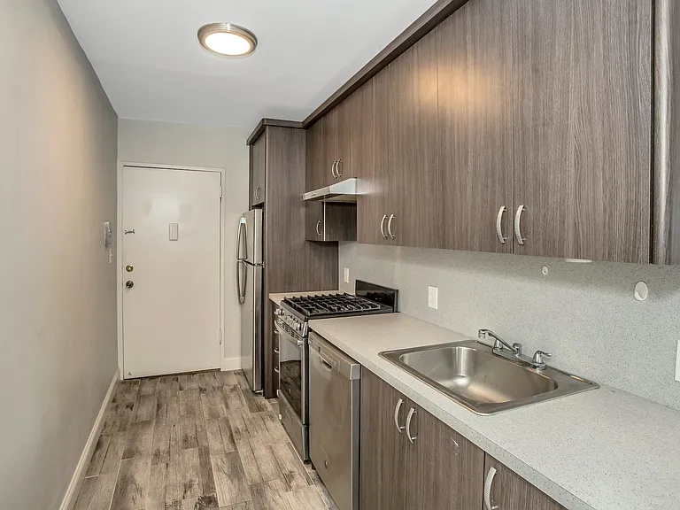 103 Lawson St #B — Photo 8