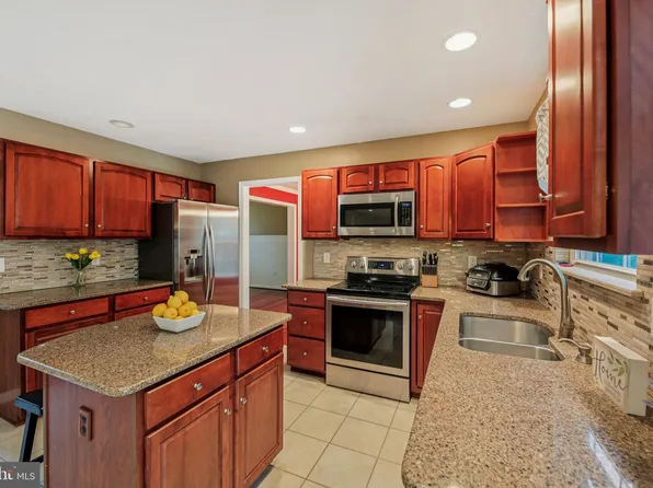 2823 Graybill Ct, New Windsor, MD 21776