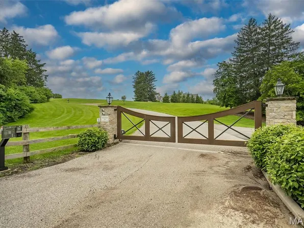 9 Bridle Ridge Ln, Saint Louis, MO 63131