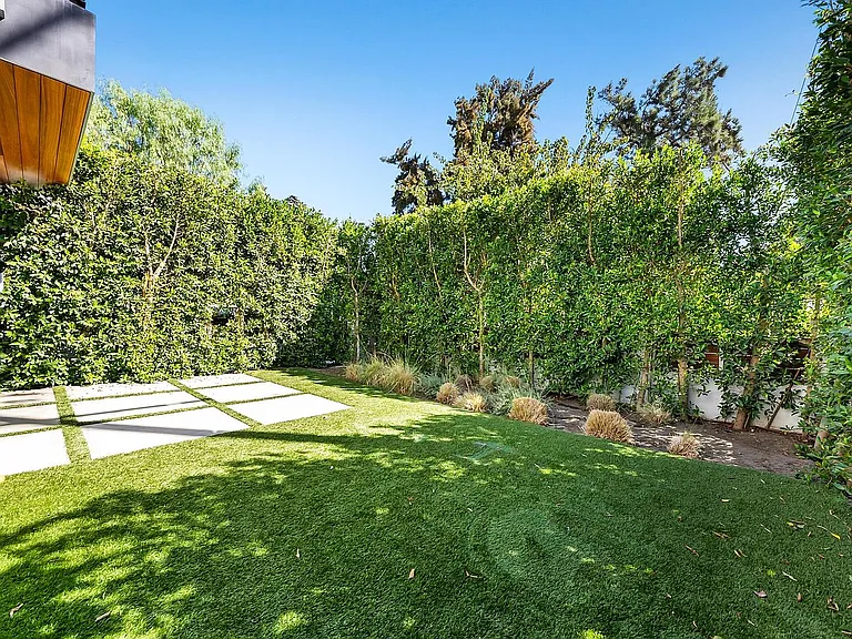 801 N Kilkea Dr — Photo 26