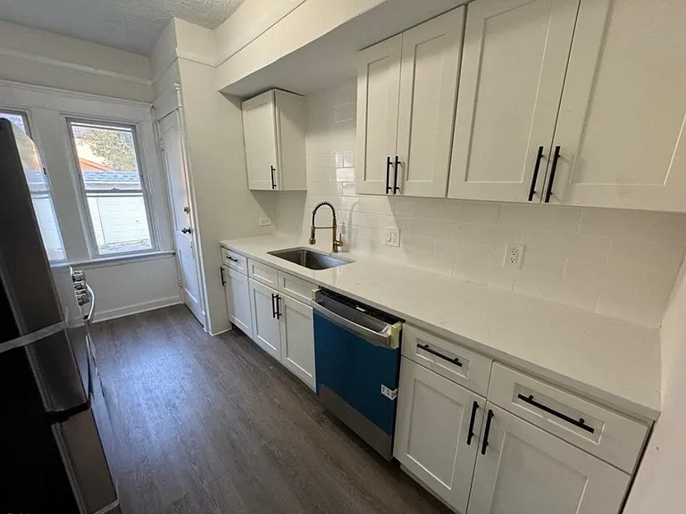 1555 Cordova Ave #LOWER — Photo 2