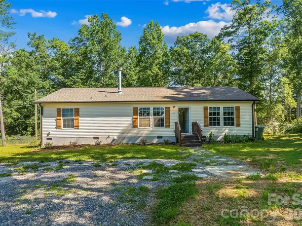 17 Windy Acres Dr, Hendersonville, NC 28792