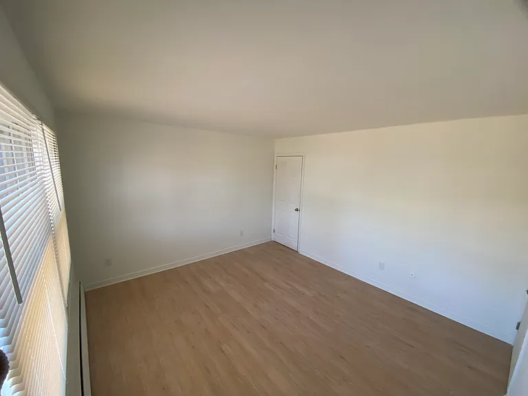 335 E Walnut St — Photo 13
