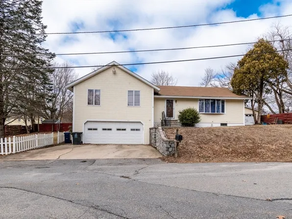 27 Hoover St, Dracut, MA 01826