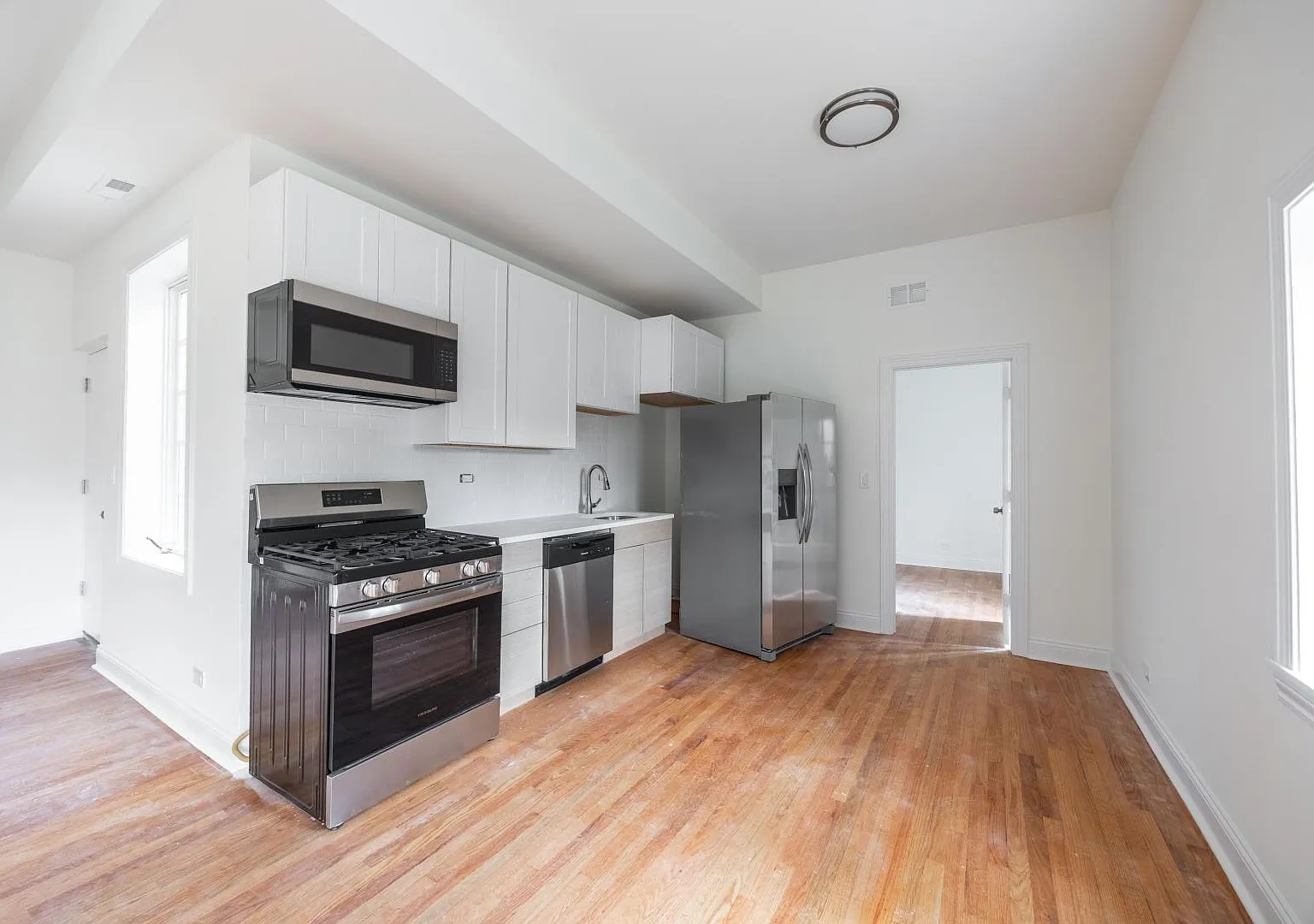 3 bed, $3,500 — Photo 2