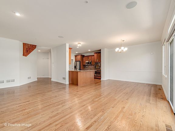 4th image of 794 Parkview Ct