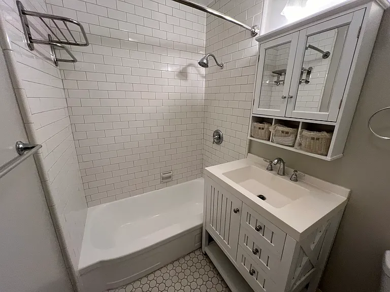 348 7th Ave #C — Photo 4