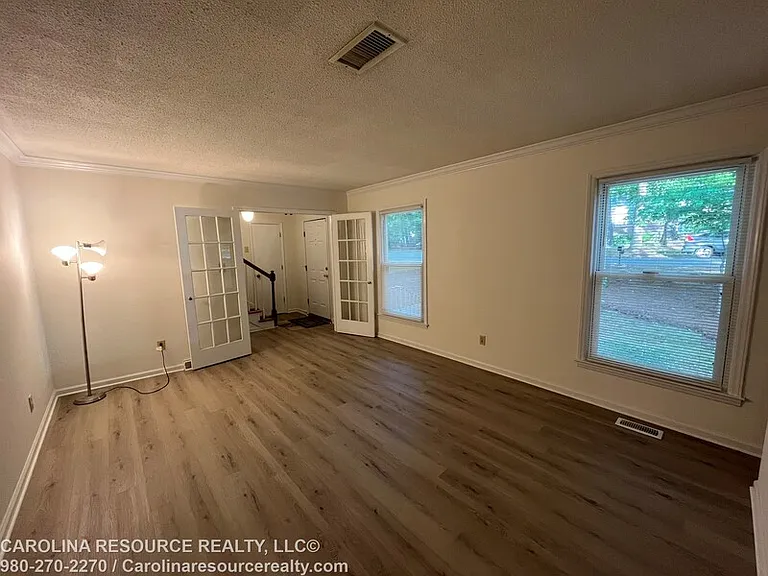 4535 Dawnwood Dr — Photo 3
