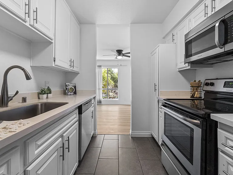 600 Olive Unit Kitchen