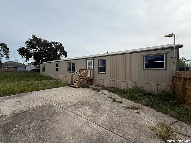 3 bed, 2.0 bath, 1064 sqft, $1,100 — Photo 1